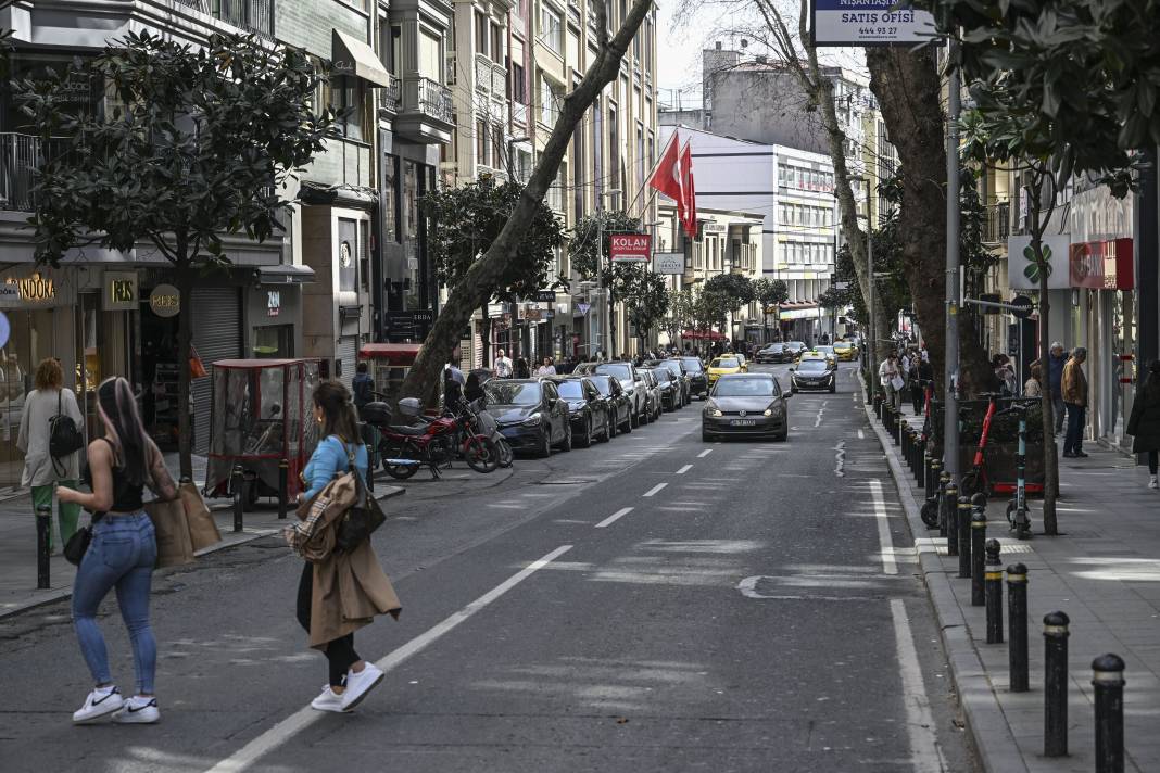 İstanbul'da seçim trafiği! Yollar boş kaldı. Yoğunluk 8’e düştü 2